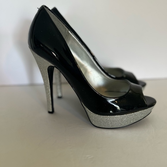 Guess Black and Silver Peep Toe HeelsSize 7 - Picture 2 of 14